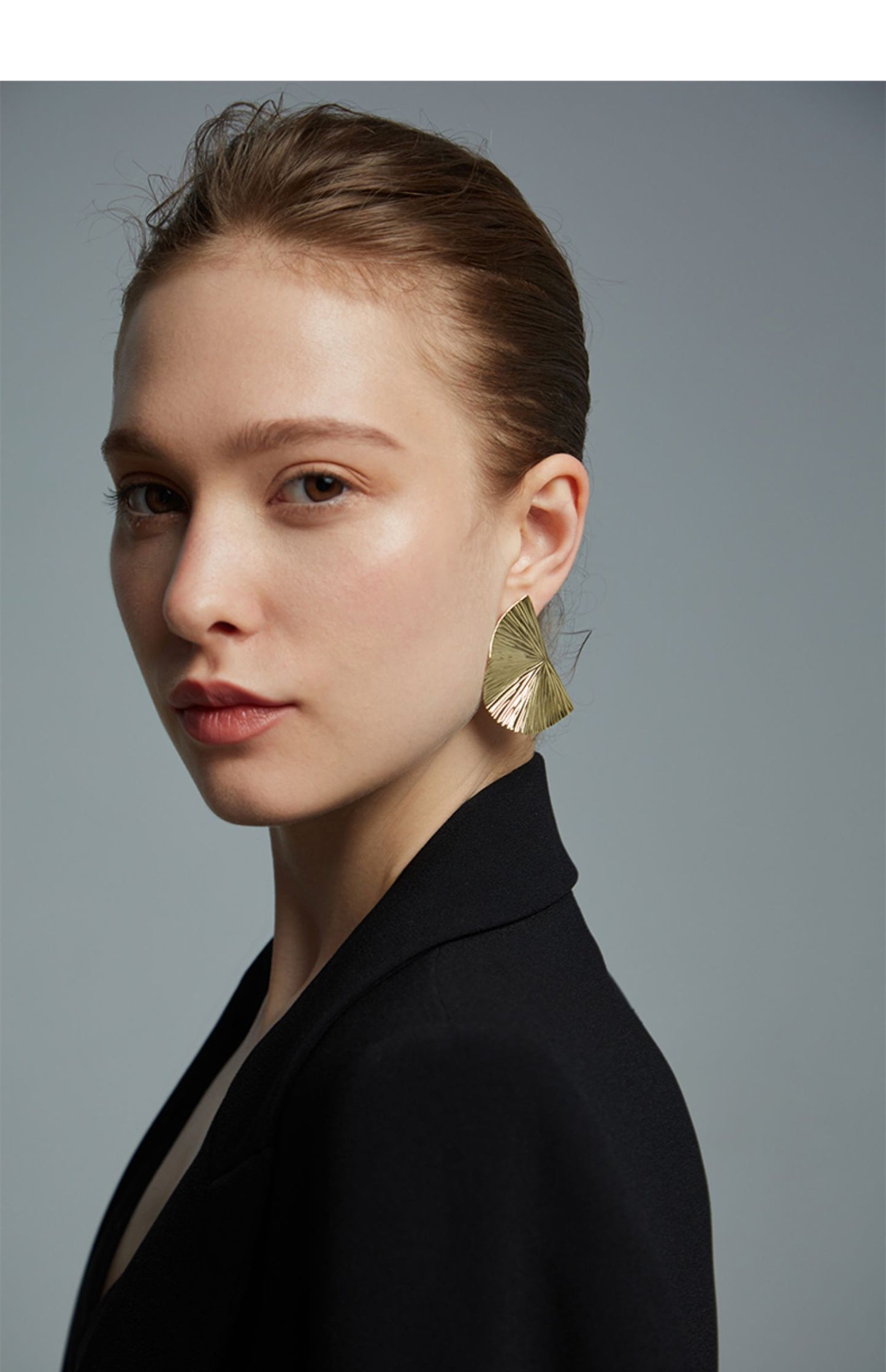 ZIVGREY_Large fan-shaped gold earrings