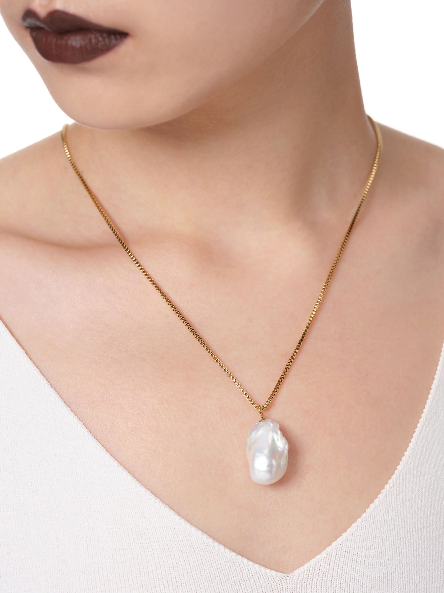 Pearlona_baroque pearl gold pendant