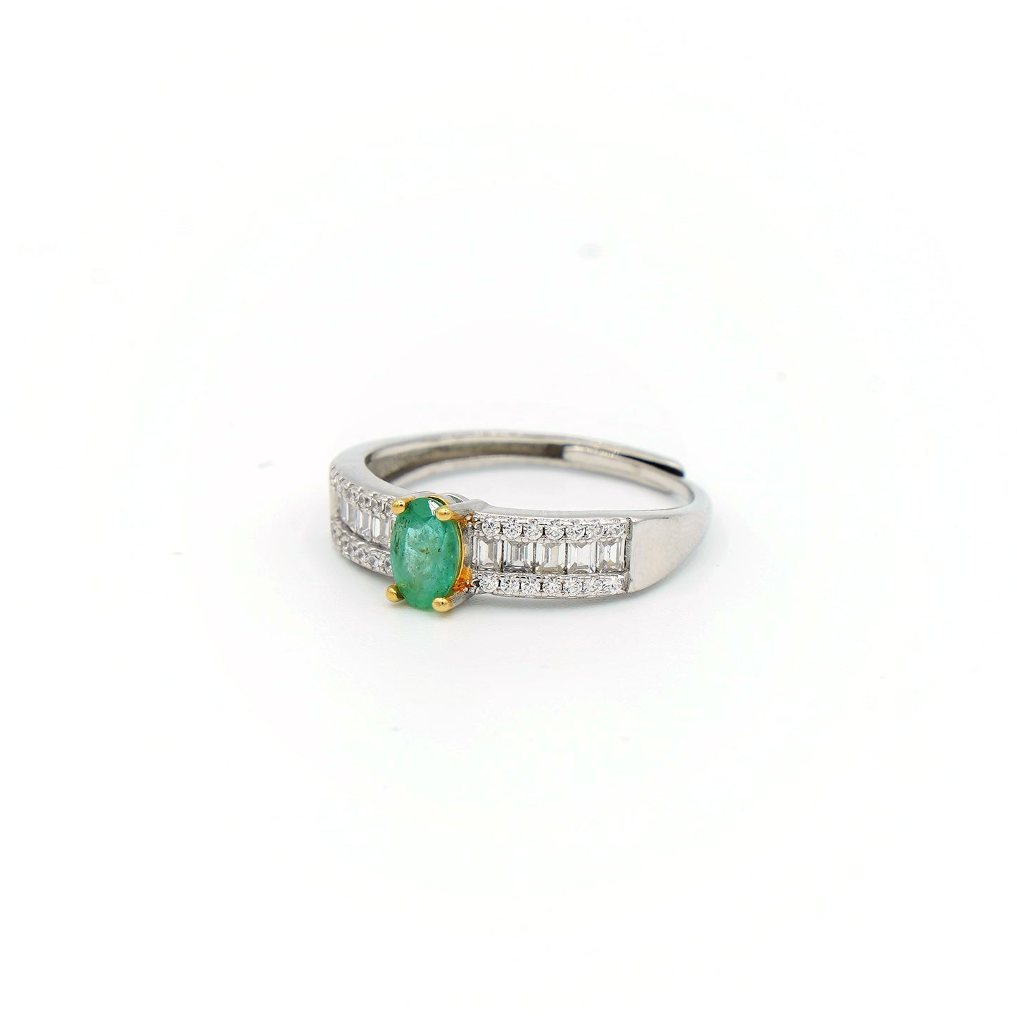 Shiny shiny _ Vintage Style Emerald Ring