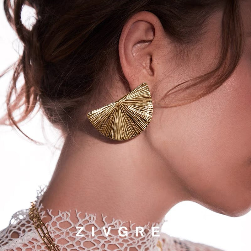 ZIVGREY_Large fan-shaped gold earrings